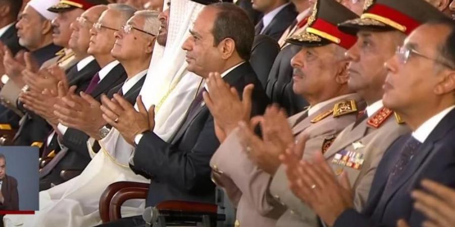 الرئيس السيسي وبن زايد يشاهدان عرضًا لفريق الألعاب الجوية - نبض مصر