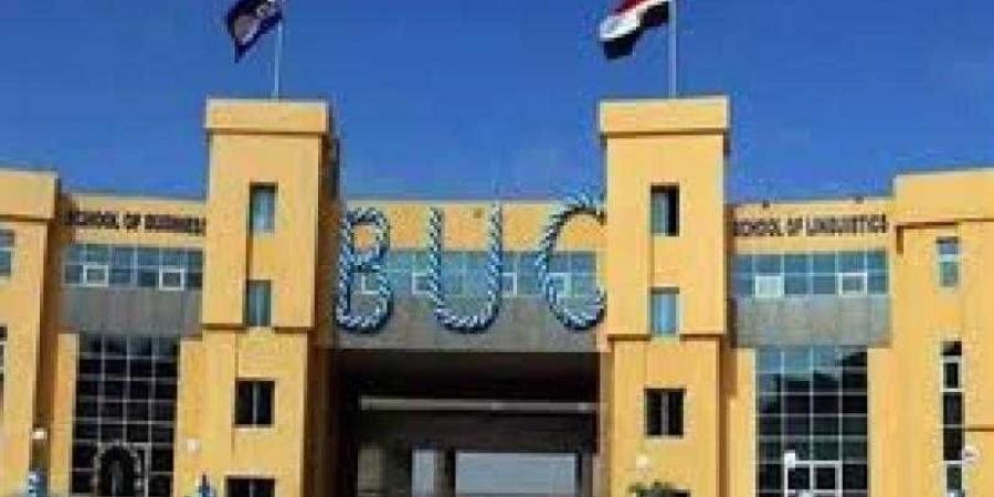 إصابة 40 طالبا بالإغماء بسبب إلقاء مادة ”إسبراي” عليهم داخل جامعة بدر بالقاهرة - نبض مصر