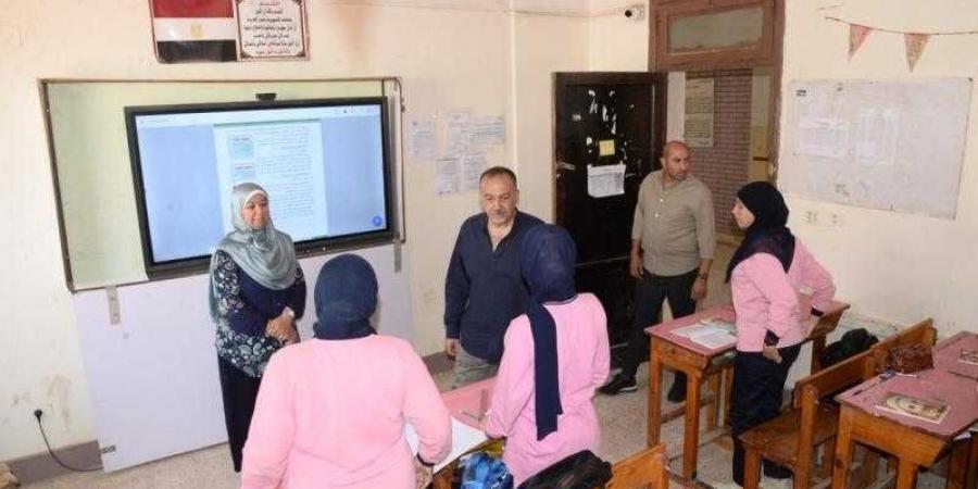 محافظ أسيوط يتفقد مدرستي الجامعة الثانوية بنات ... - نبض مصر