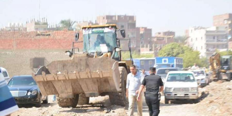 محافظ سوهاج يوجه بإزالة التعديات على أملاك الدولة والبناء المخالف - نبض مصر