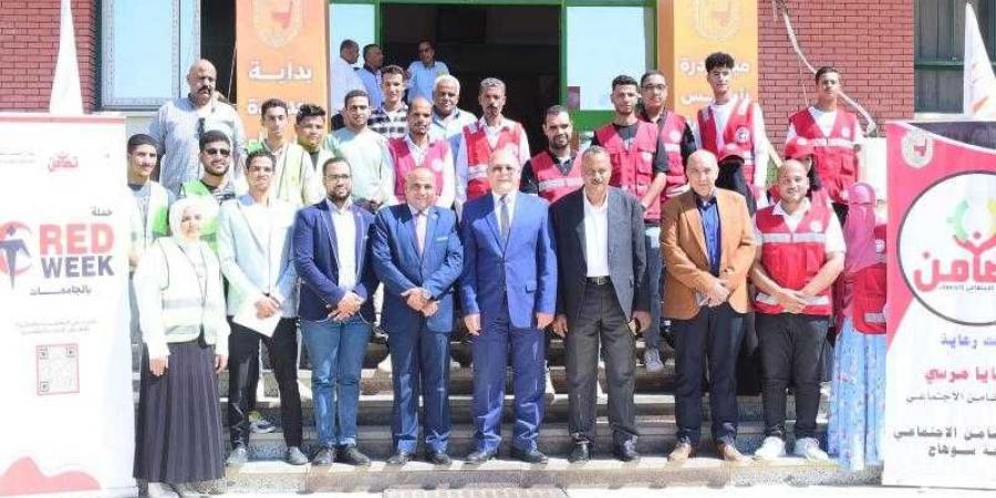 رئيس جامعة سوهاج يشارك الطلاب بحملة ”Red Week” بالتعاون مع جمعية الهلال الأحمر - نبض مصر